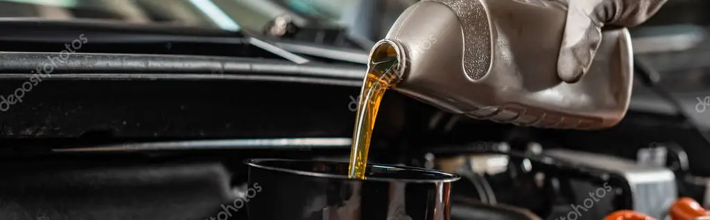 Cambio de aceite de motor en un vehículo
